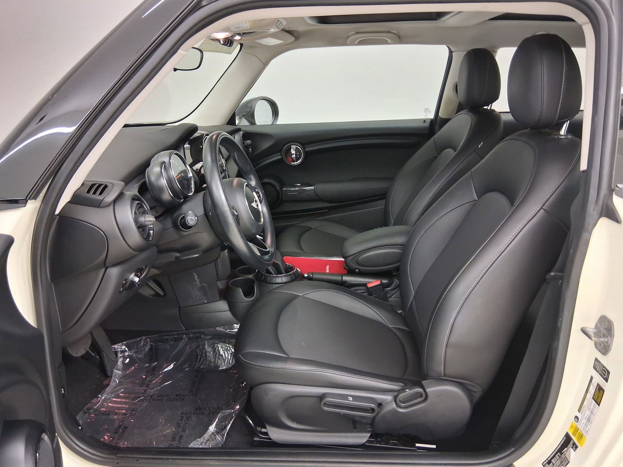 Certified 2015 MINI Cooper 2-Door Hardtop image 3