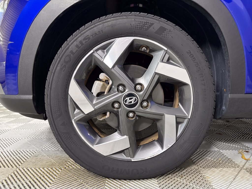 Certified 2024 Hyundai Venue Limited FWD image 25