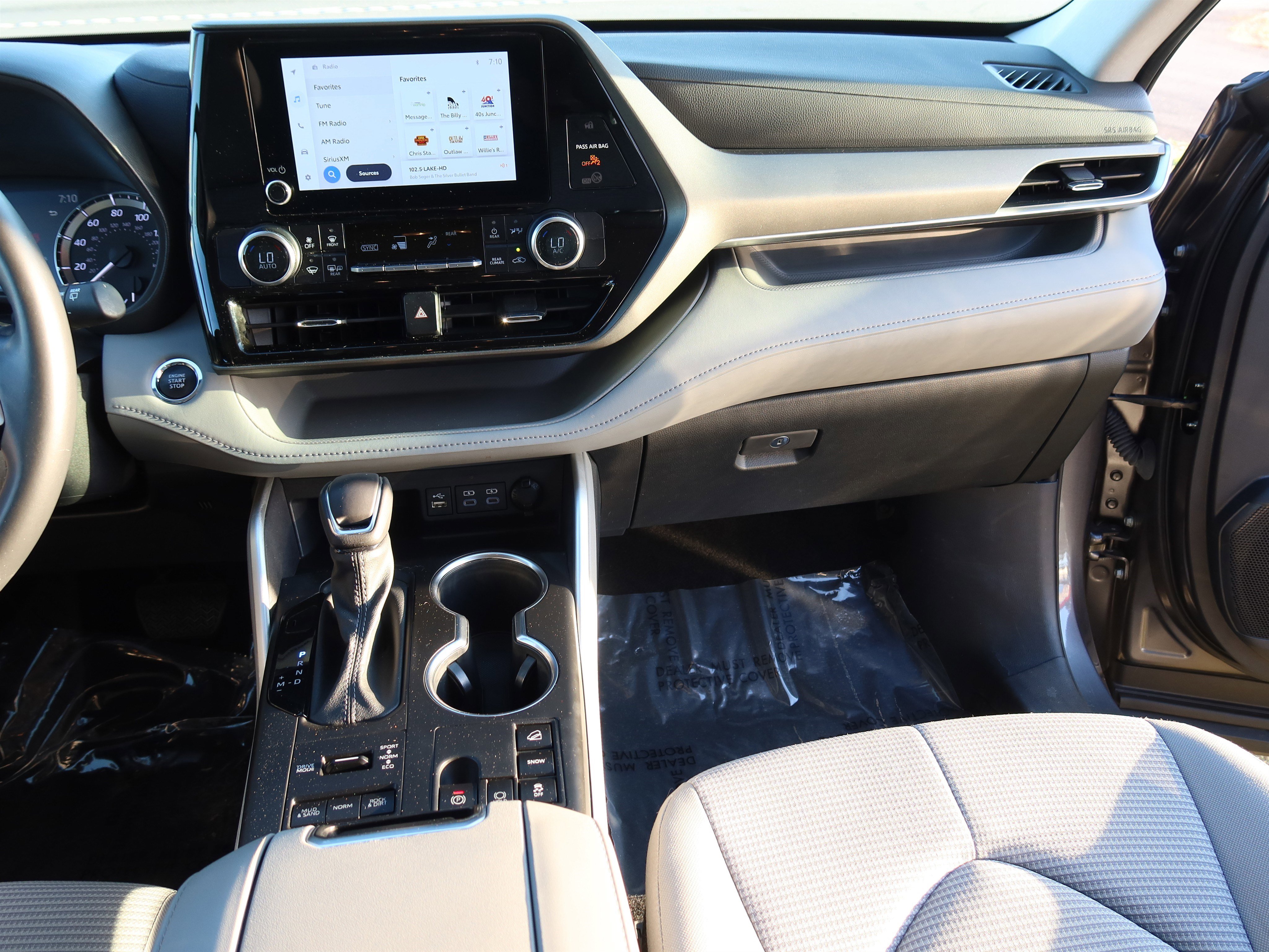 Used 2023 Toyota Highlander LE image 15
