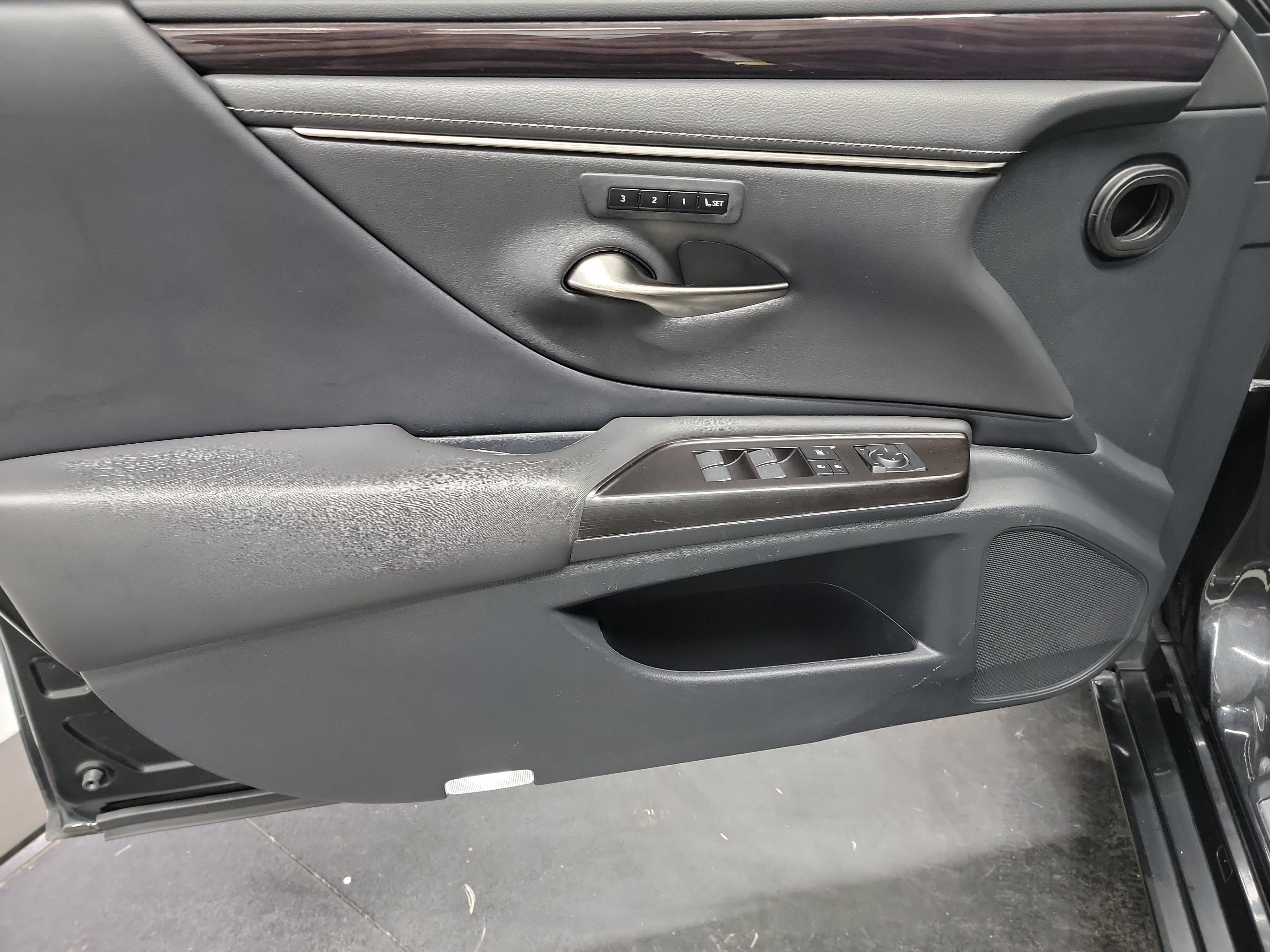 Used 2019 Lexus ES 350 w/ Premium Package FWD image 9