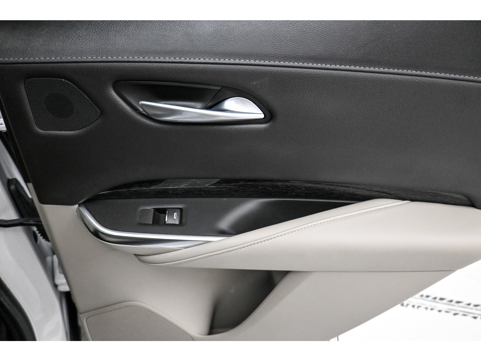 Used 2023 Cadillac XT4 Premium Luxury w/ Cold Weather Package FWD image 20