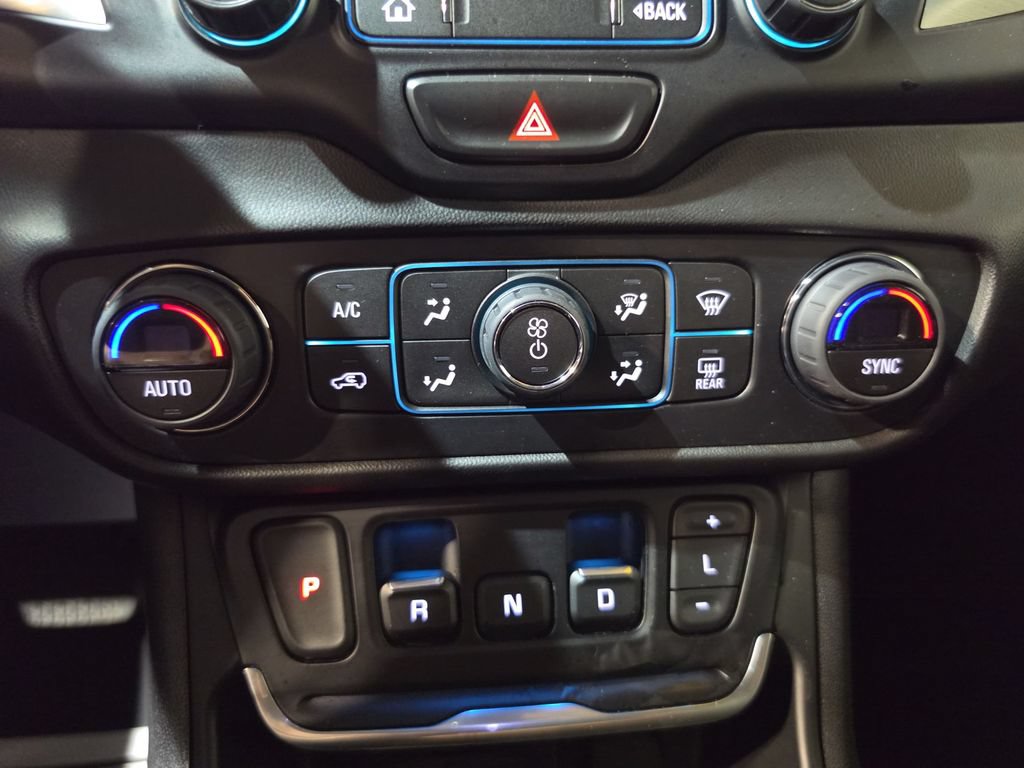 Used 2020 GMC Terrain SLE w/ Driver Convenience Package AWD/4WD image 16