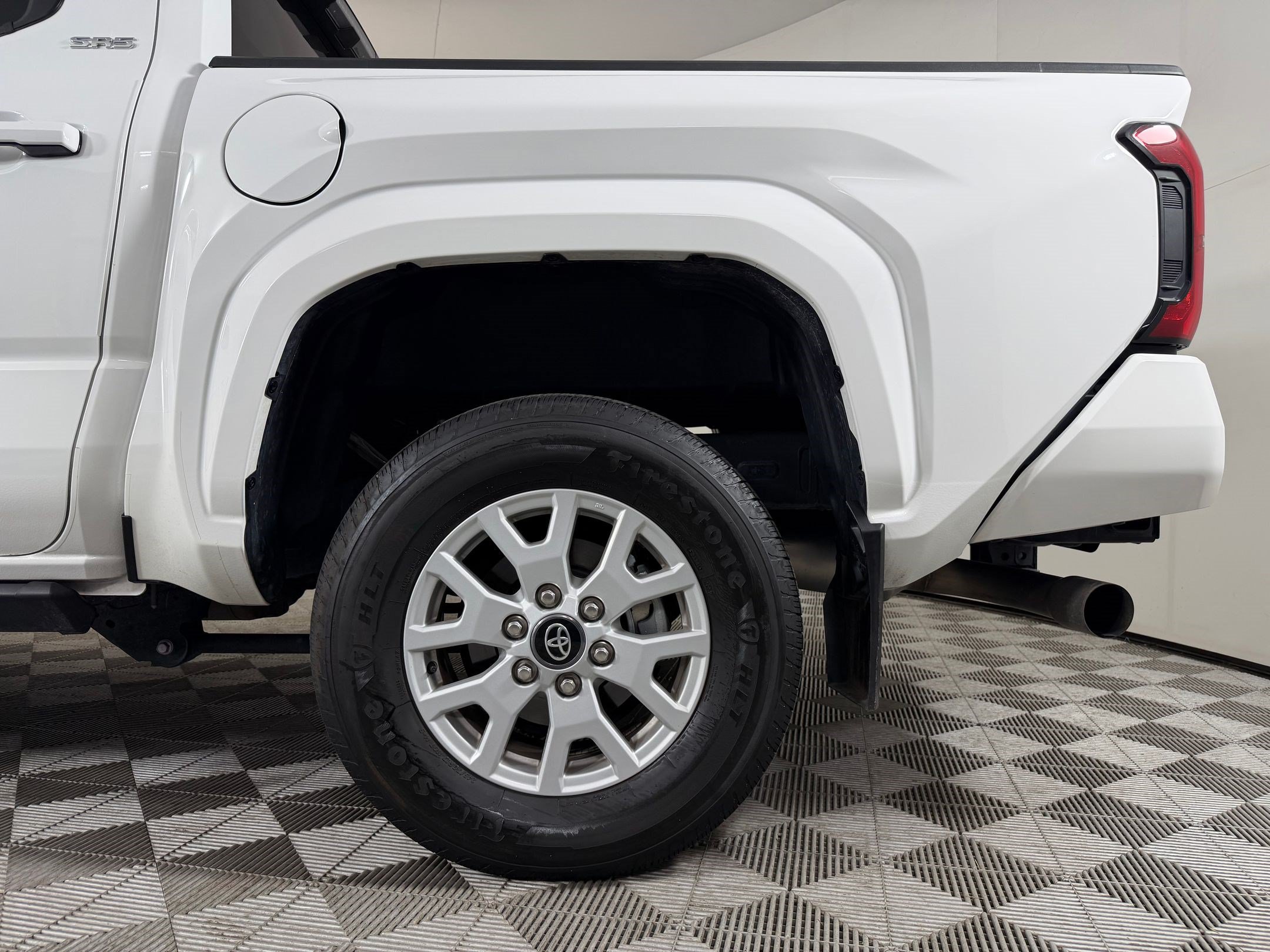 Used 2024 Toyota Tacoma SR5 AWD/4WD image 30