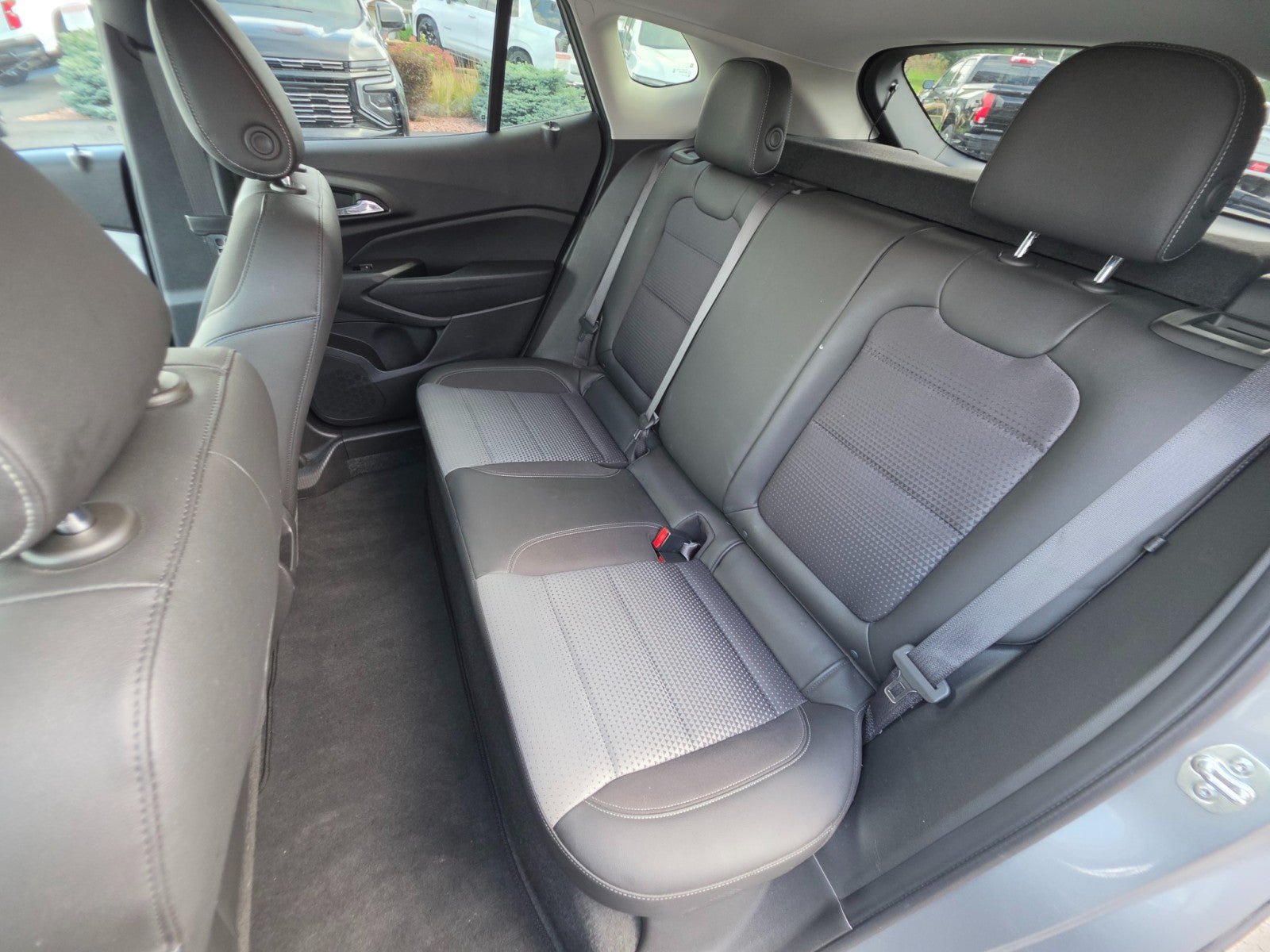 Used 2025 Chevrolet Trax LT w/ LT Convenience Package FWD image 22