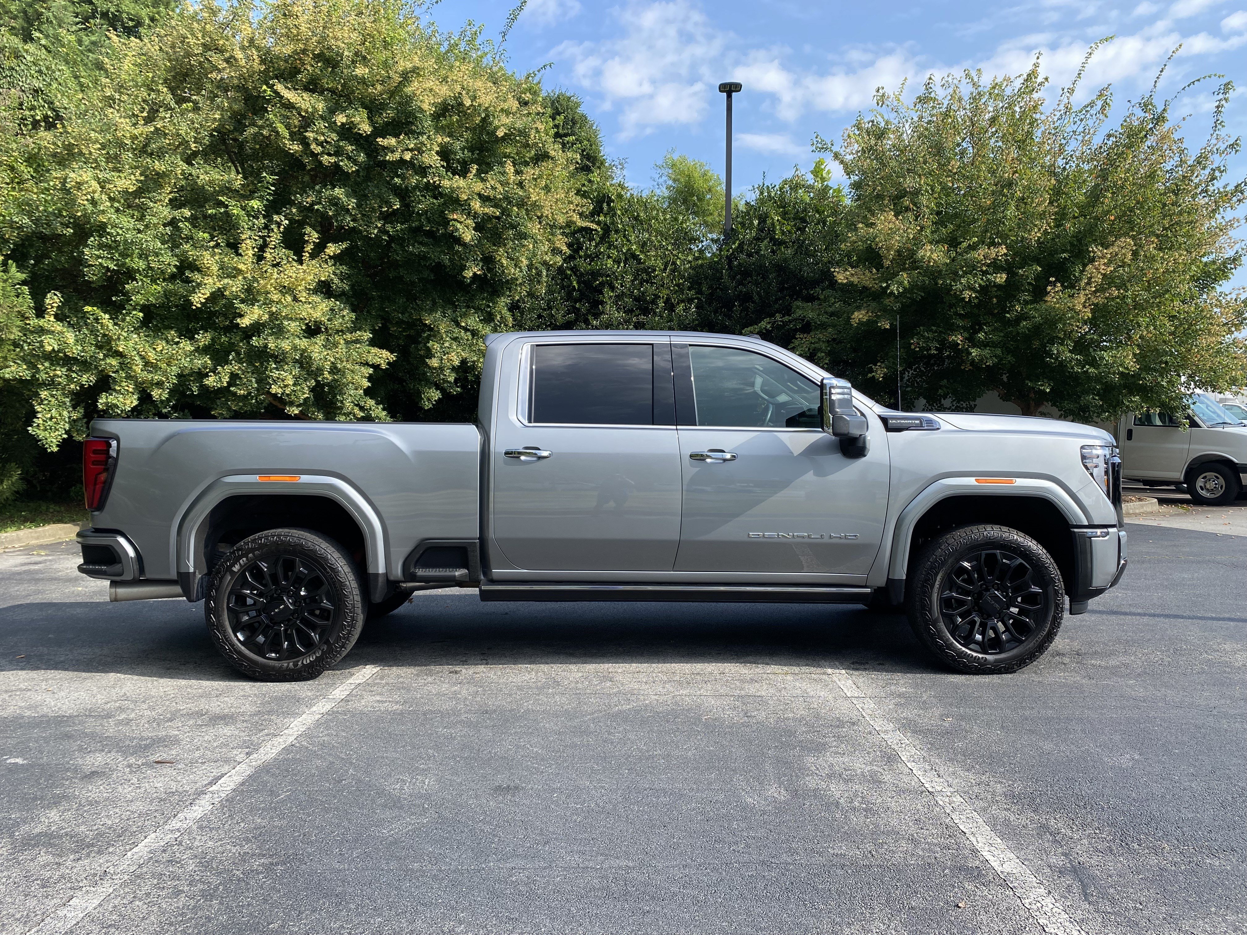 Used 2026 GMC Sierra 2500 Denali Ultimate AWD/4WD image 10