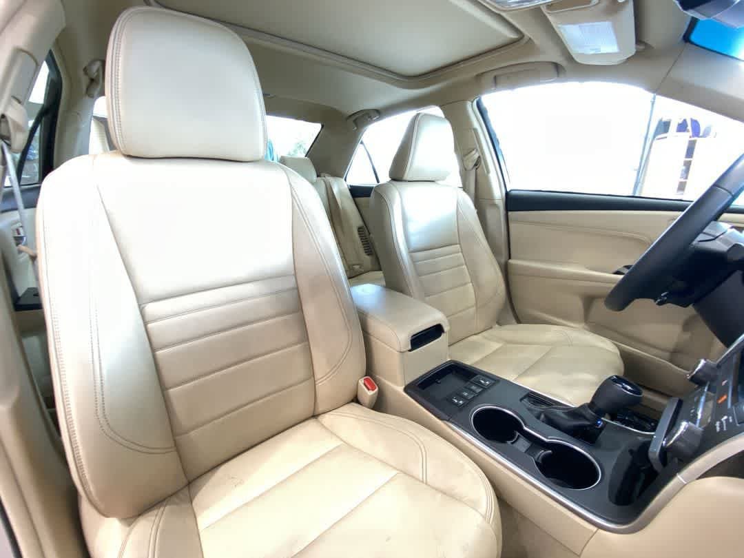 Used 2015 Toyota Camry XLE w/ Moonroof Package FWD image 28