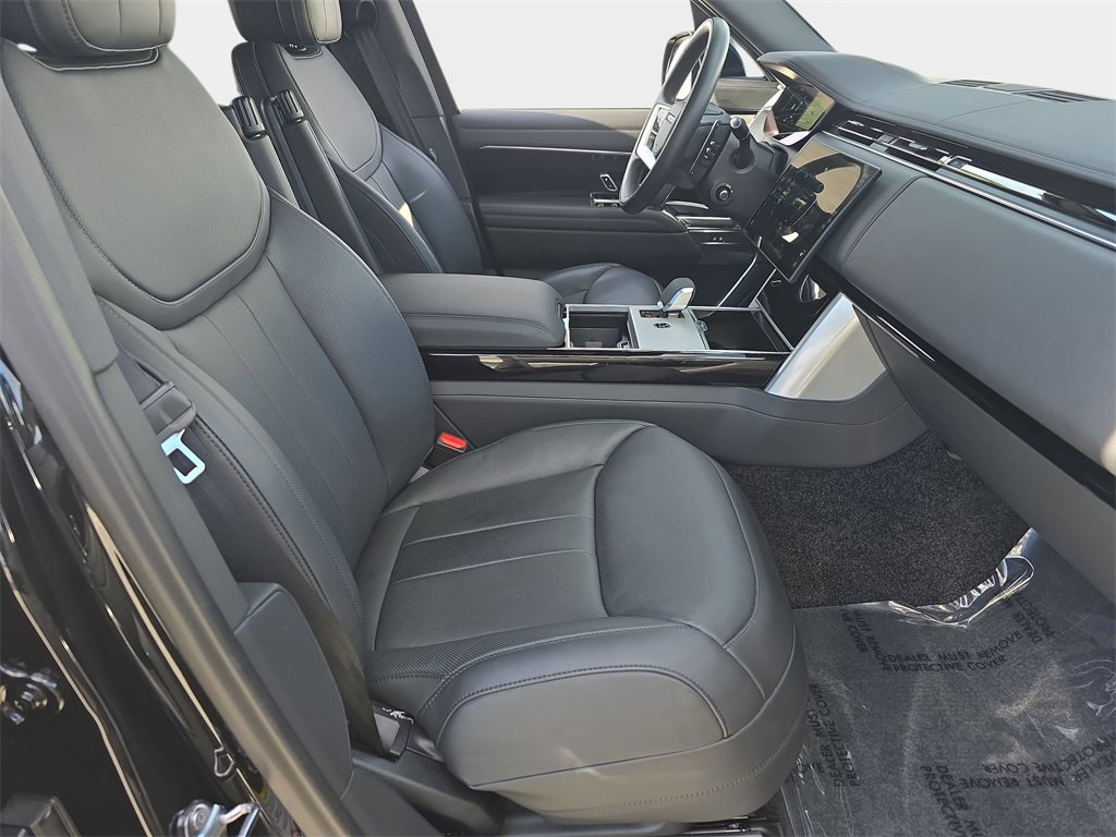 Certified 2025 Land Rover Range Rover SE image 10