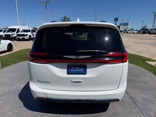 Used 2021 Chrysler Pacifica Touring-L image 5
