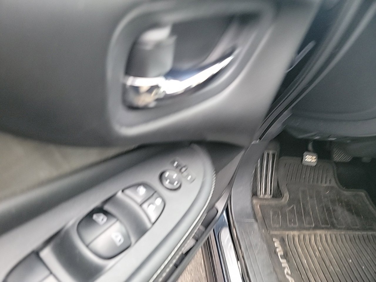 Used 2017 Nissan Murano SV image 21