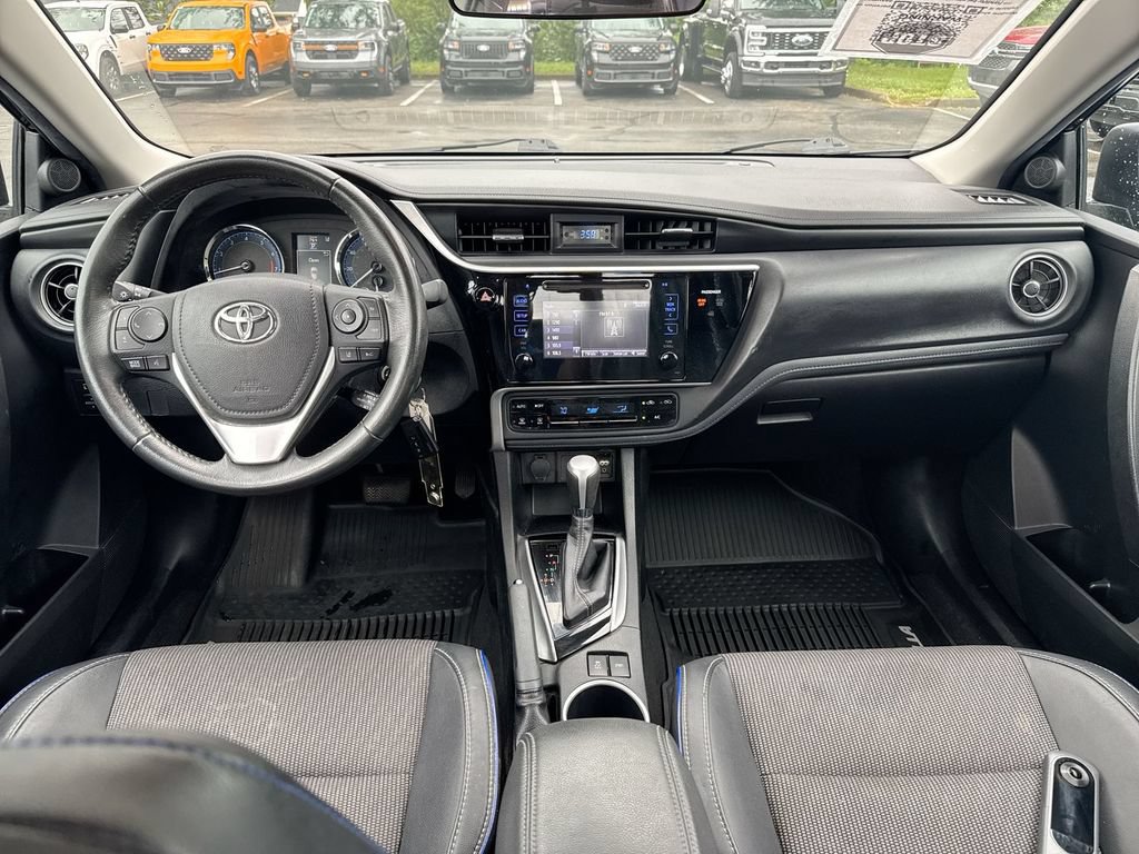 Used 2017 Toyota Corolla SE w/ Carpet Mat Package (TMS) FWD image 10