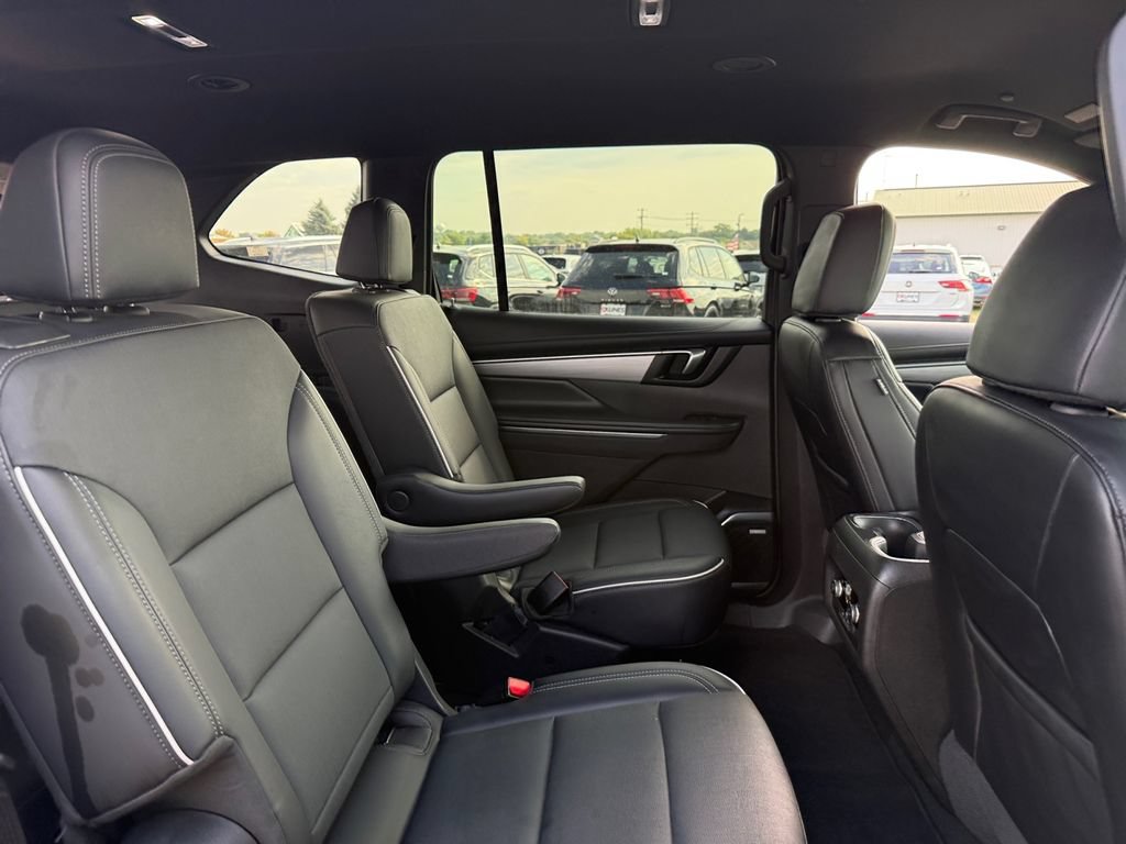 Used 2025 Buick Enclave Preferred AWD/4WD image 41