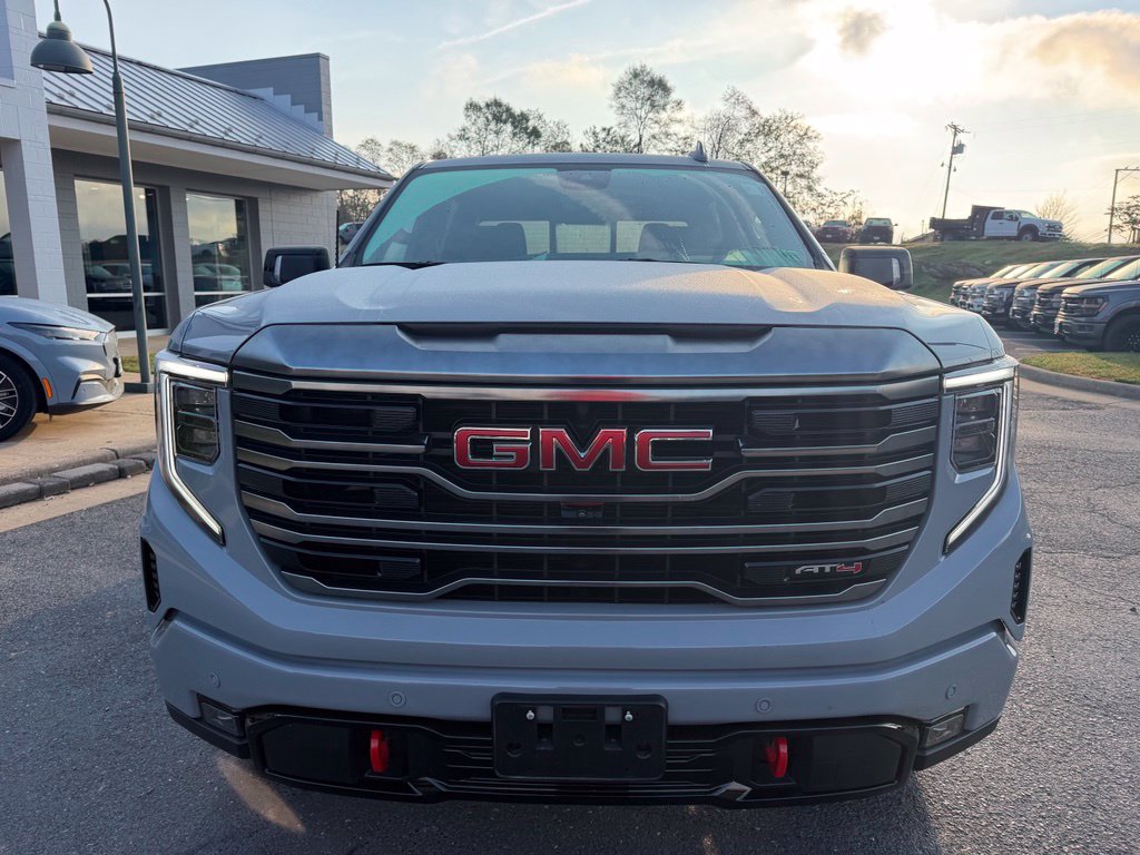 Used 2024 GMC Sierra 1500 AT4 w/ Technology Package AWD/4WD image 9