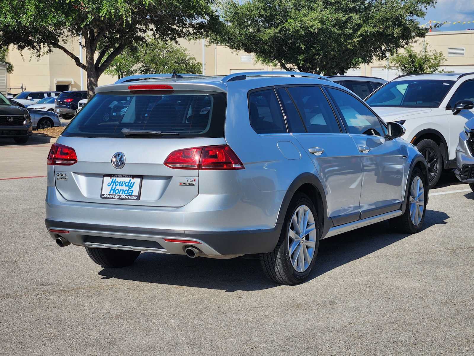 Used 2017 Volkswagen Golf Alltrack SE AWD/4WD image 6