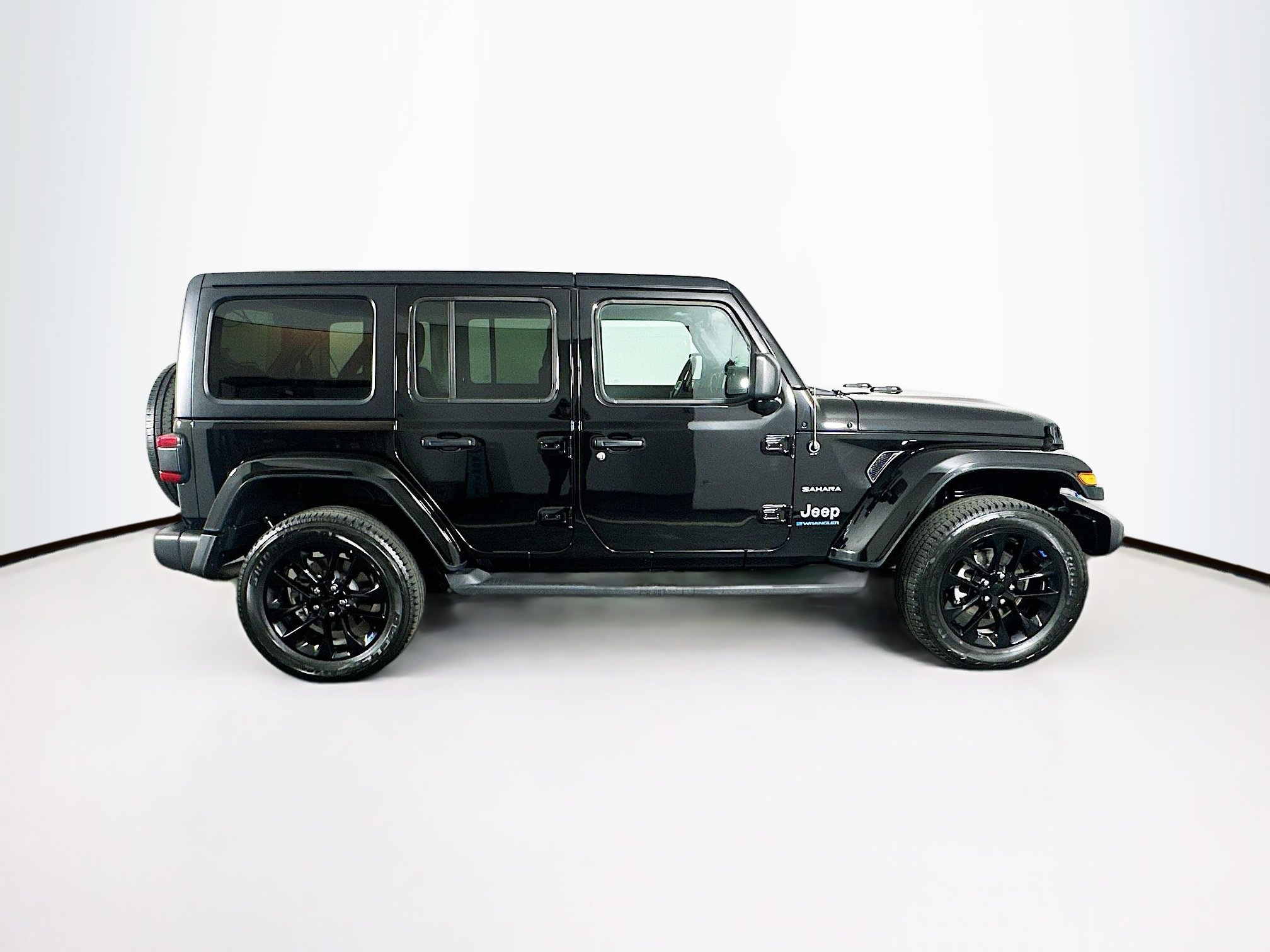 Used 2023 Jeep Wrangler Sahara w/ Cold Weather Group image 10