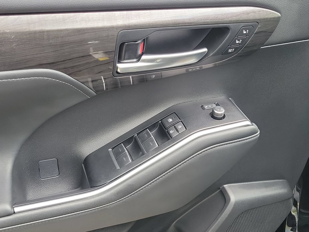 Certified 2026 Toyota Highlander Limited AWD/4WD image 20