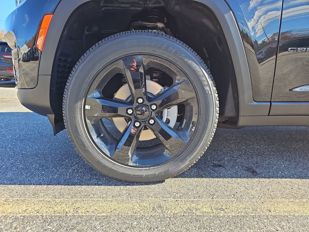 New 2025 Jeep Grand Cherokee Altitude image 30