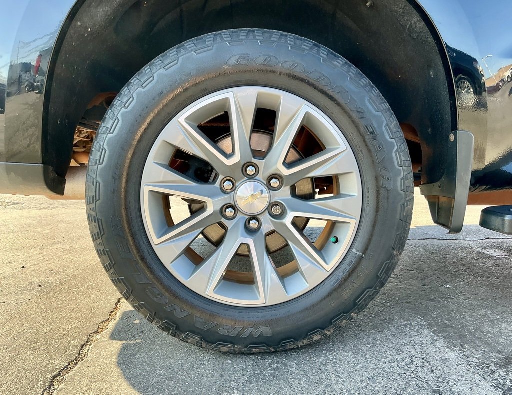 Used 2021 Chevrolet Silverado 1500 High Country w/ Technology Package image 19