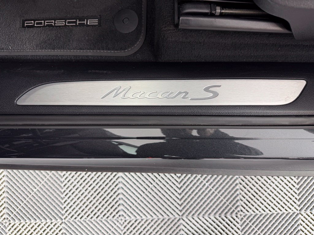 Certified 2025 Porsche Macan S AWD/4WD image 21