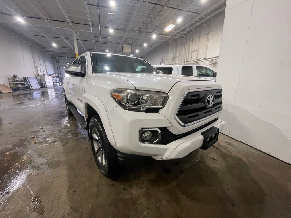 Used 2016 Toyota Tacoma Limited w/ Towing Package AWD/4WD image 3