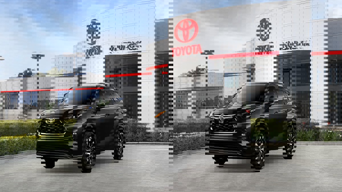 New 2026 Toyota Highlander XLE image 1