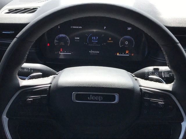 Used 2023 Jeep Grand Cherokee Altitude AWD/4WD image 8