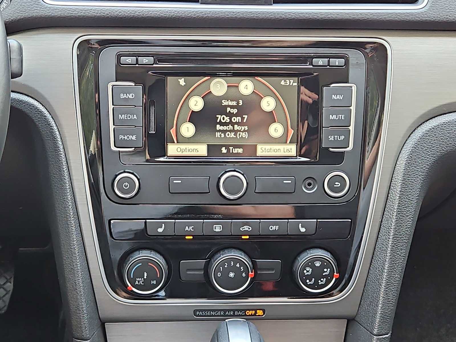 Used 2015 Volkswagen Passat 1.8T SE FWD image 22