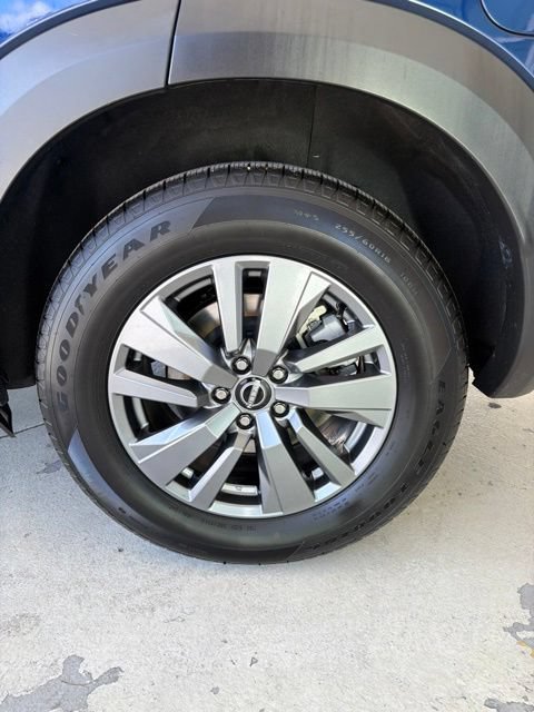 Used 2025 Nissan Pathfinder SV FWD image 11