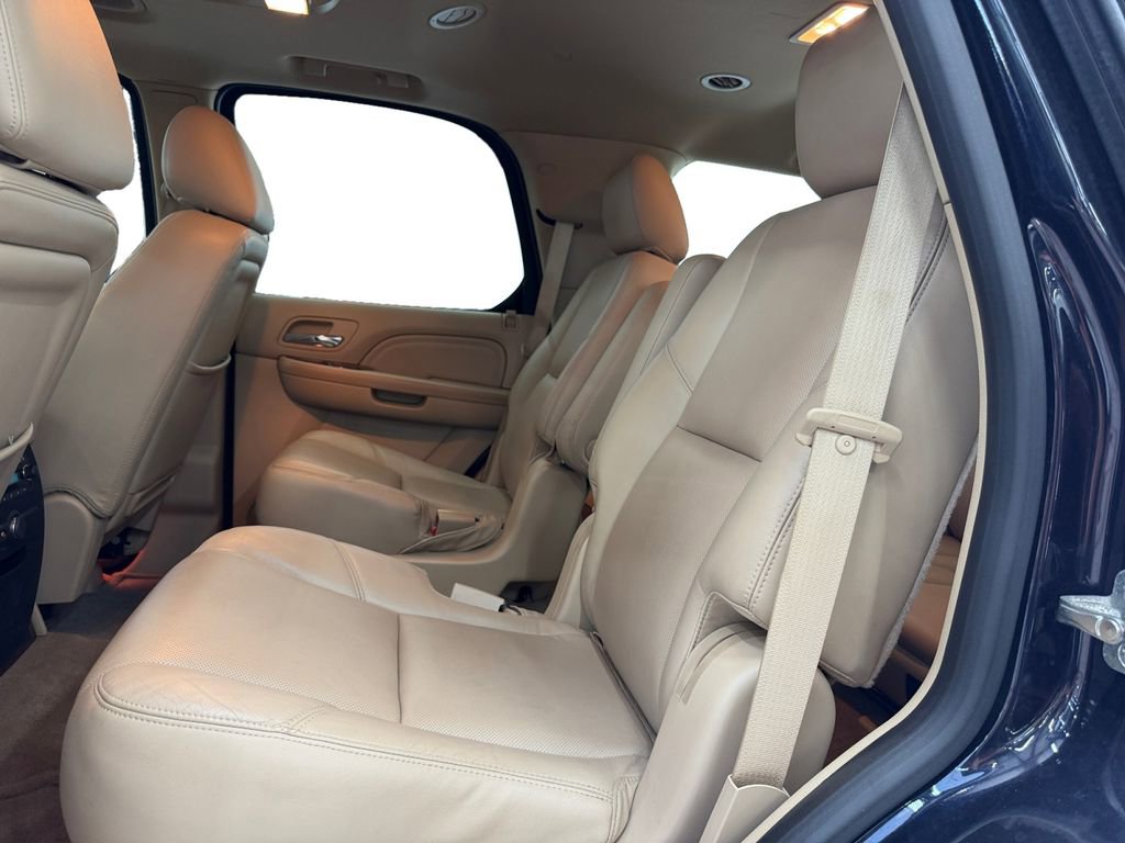 Used 2013 Cadillac Escalade Luxury AWD/4WD image 16