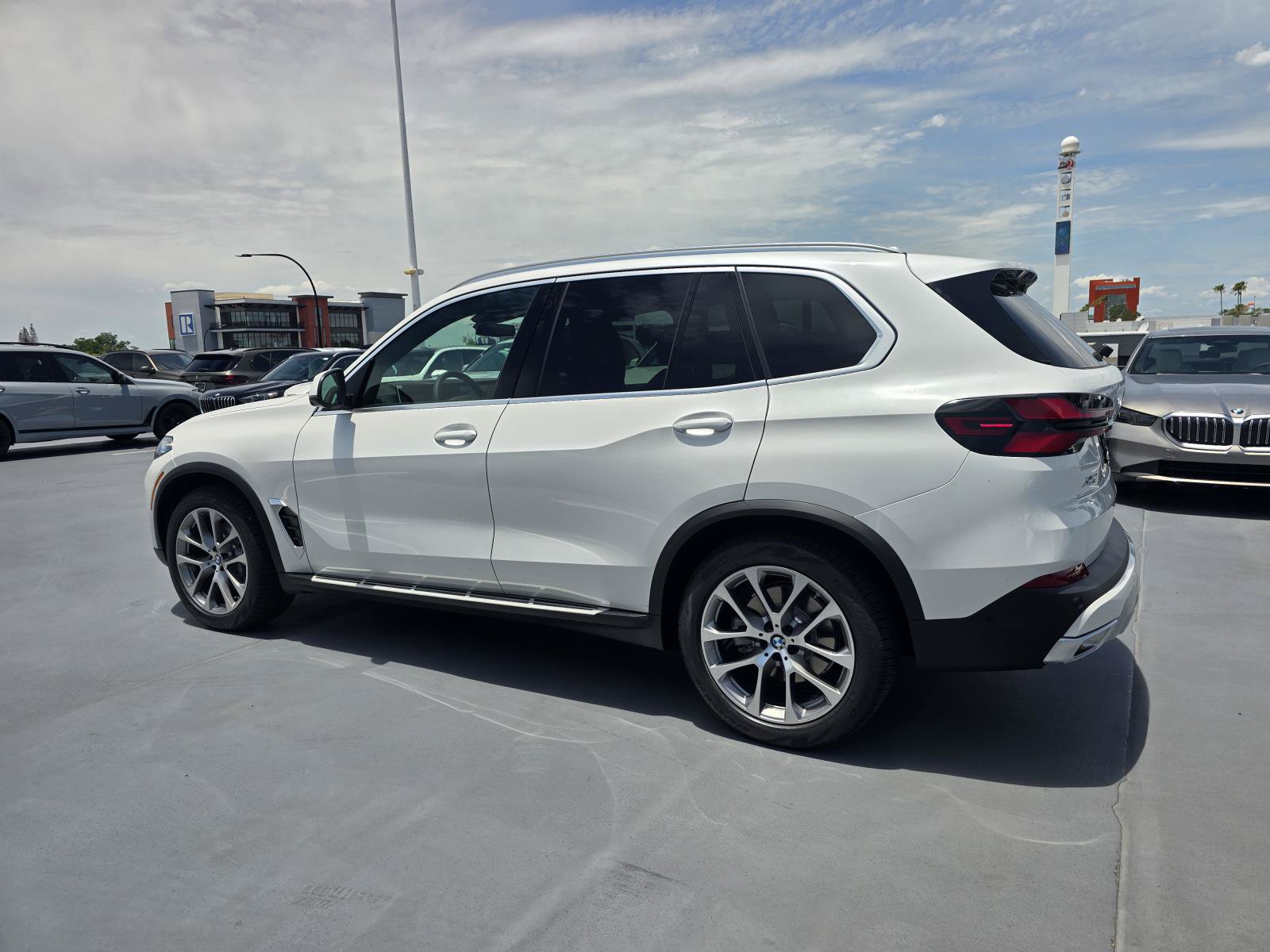 New 2026 BMW X5 xDrive40i w/ Premium Package AWD/4WD image 5