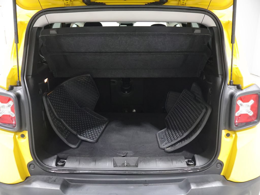 Certified 2018 Jeep Renegade Altitude w/ Safety & Security Group AWD/4WD image 5