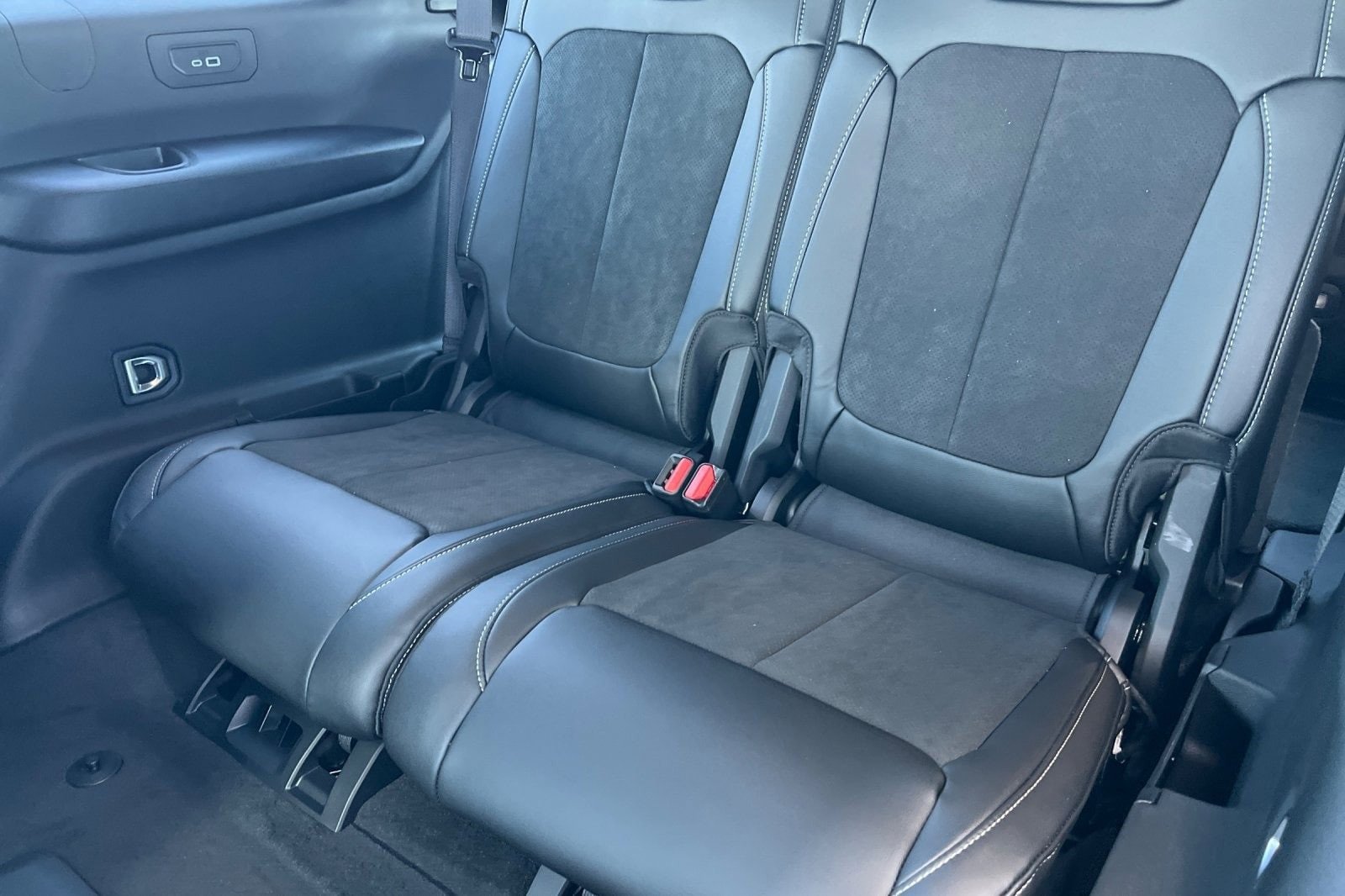 New 2025 Jeep Grand Cherokee L Laredo image 15