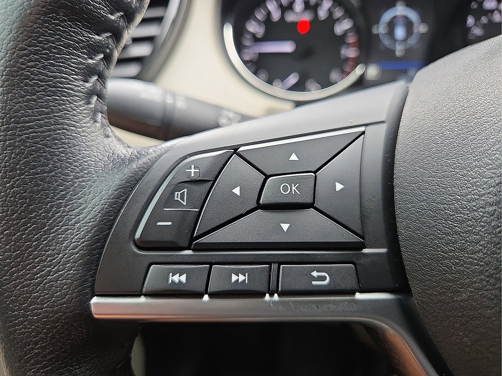 Used 2022 Nissan Rogue Sport SL w/ Premium Package image 19