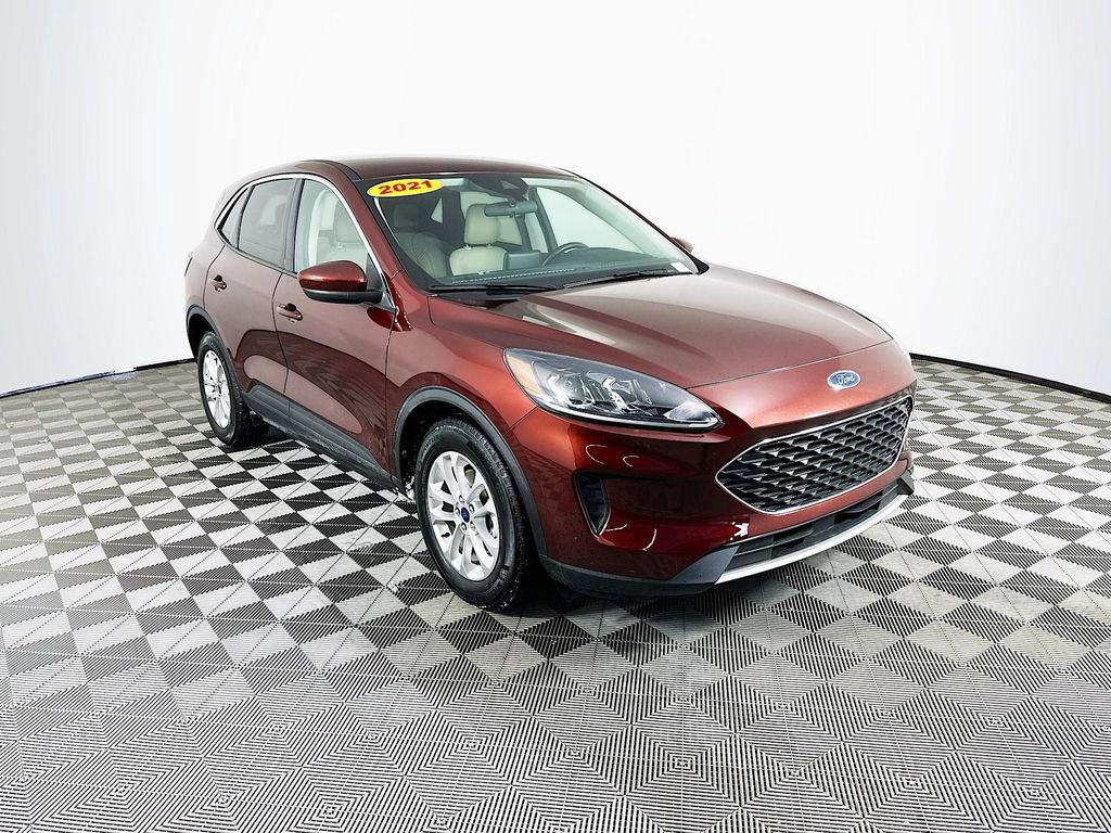 Used 2021 Ford Escape SE w/ Convenience Package image 3