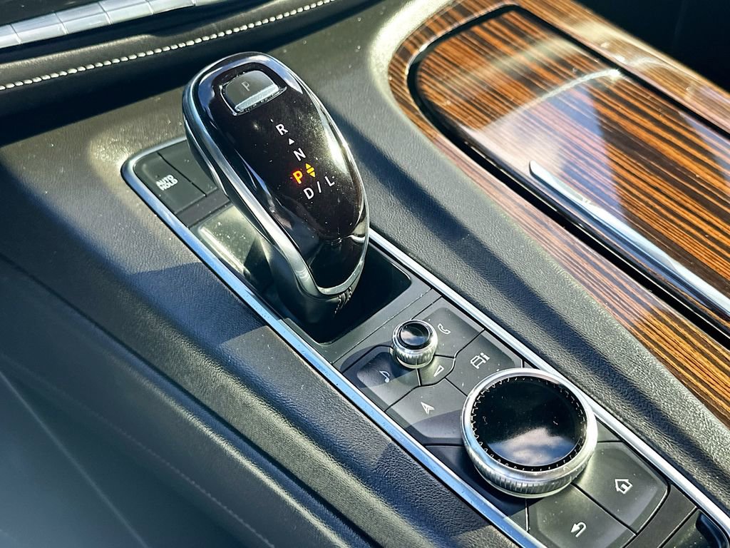 Used 2022 Cadillac Escalade Luxury image 17