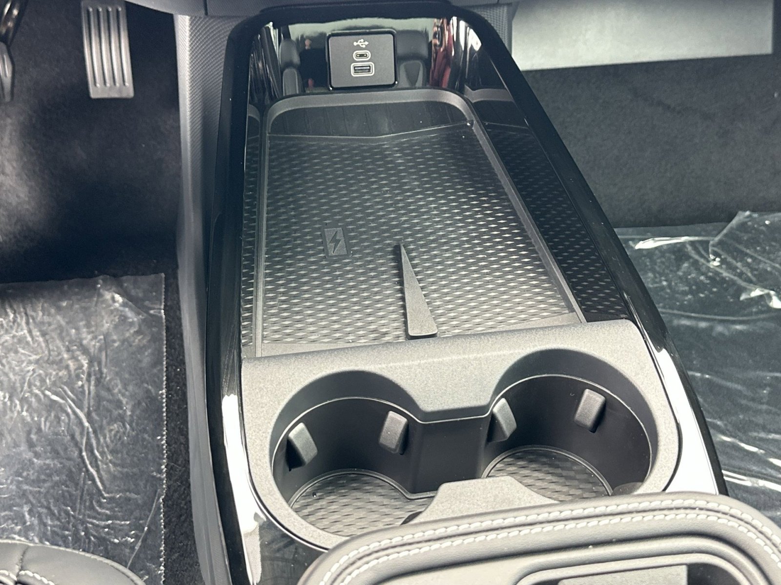 New 2025 Ford Mustang Mach-E GT w/ Bronze Appearance Package image 28