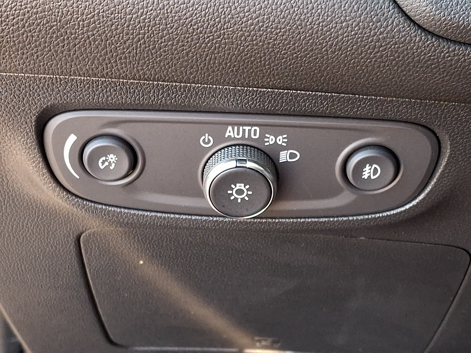 Certified 2021 Buick Encore GX Preferred w/ Cold Weather Comfort Package FWD image 26