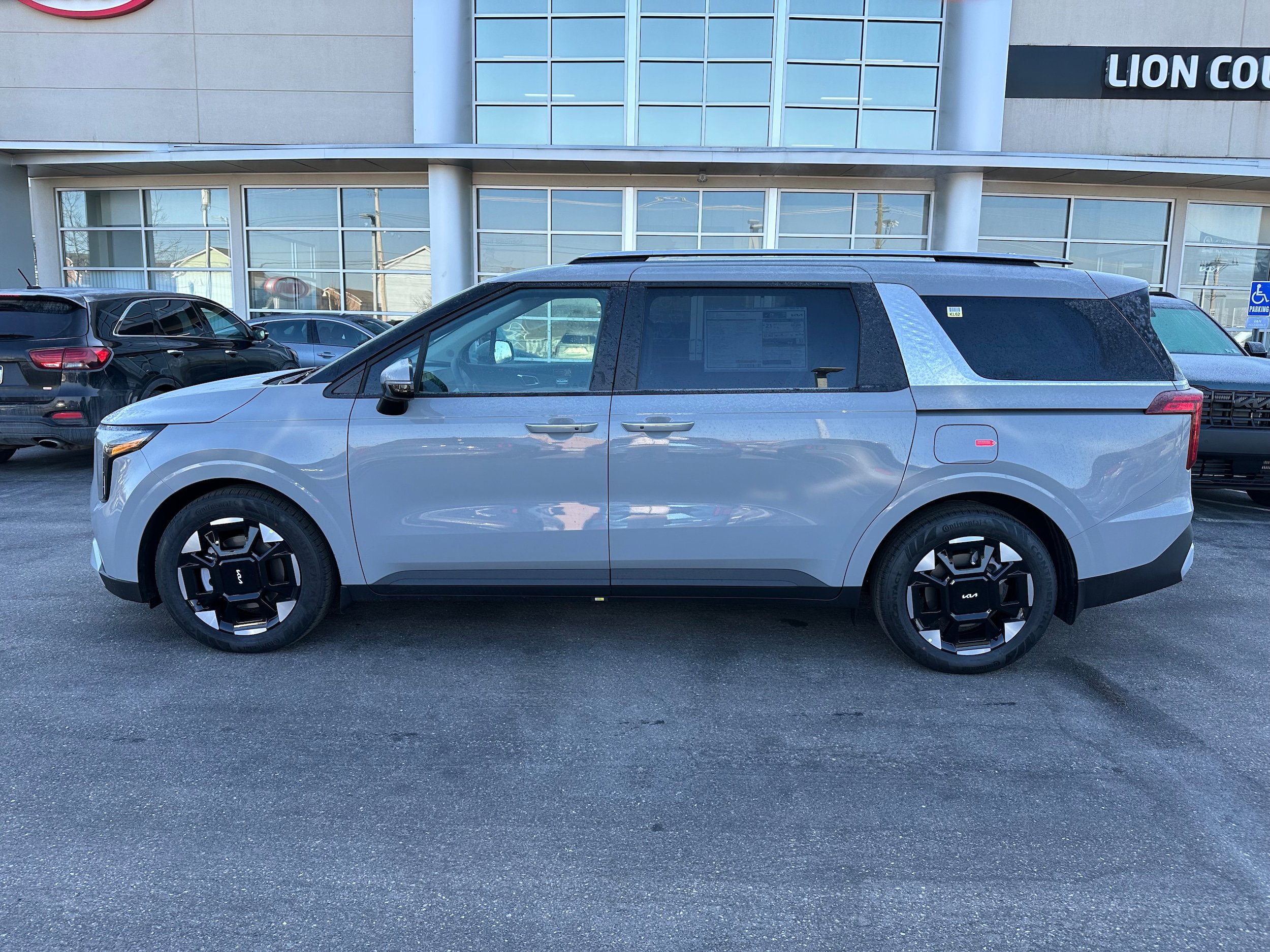 New 2026 Kia Carnival EX image 8