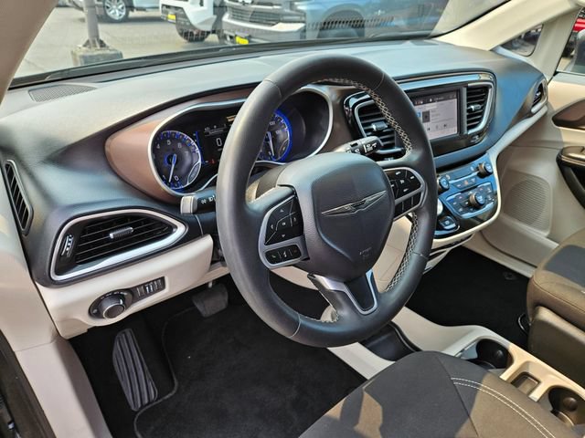 Used 2023 Chrysler Voyager LX FWD image 25