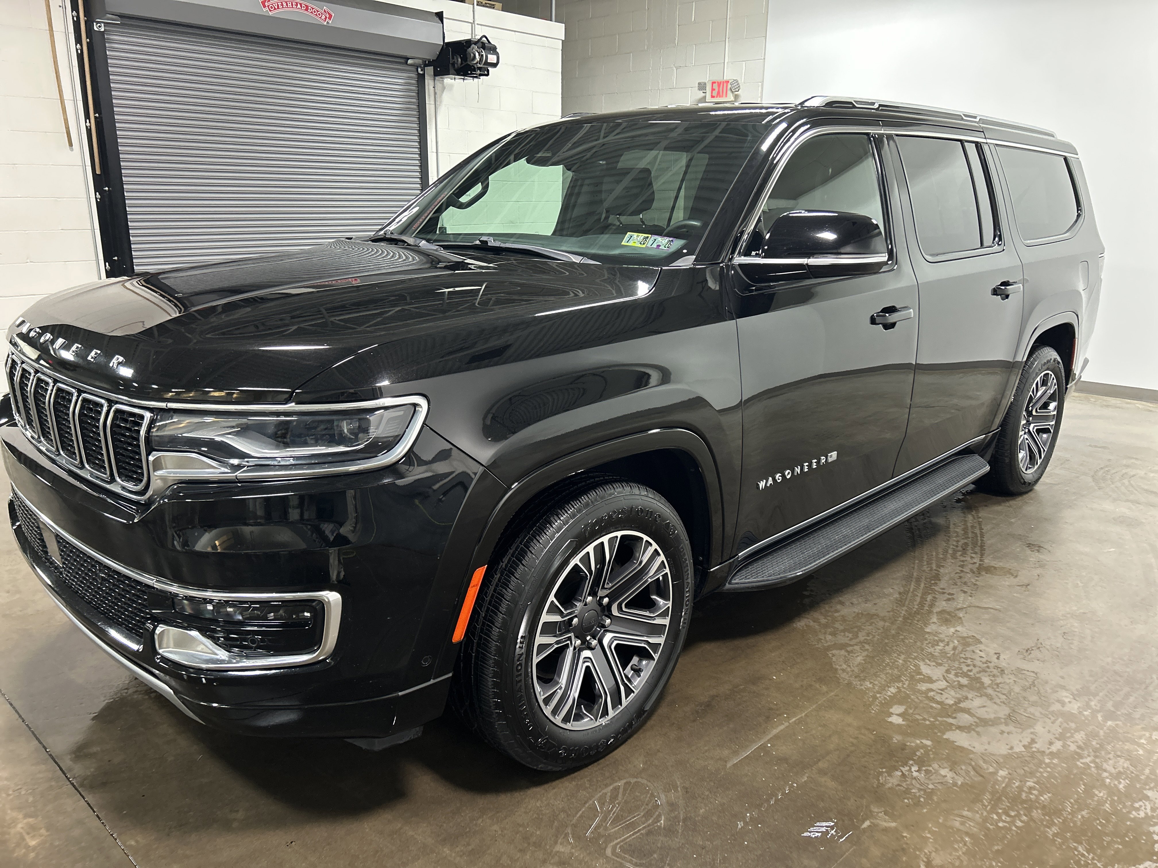 Used 2023 Jeep Wagoneer L Series II AWD/4WD image 6