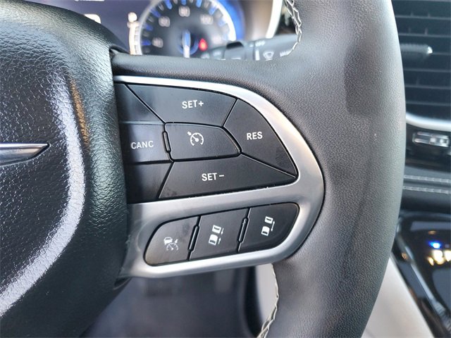 Used 2024 Chrysler Pacifica Limited w/ Uconnect Theater Family Group image 13