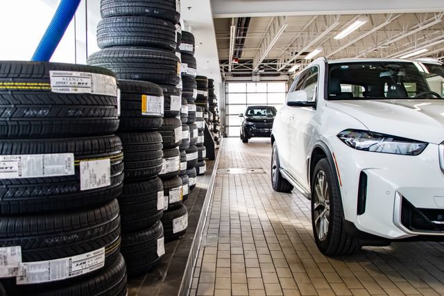 Used 2011 Chevrolet Corvette Convertible w/ Preferred Equipment Group RWD image 18