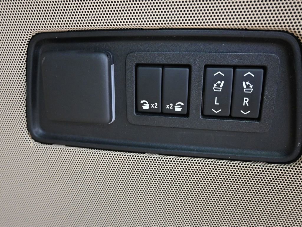 Used 2022 Cadillac Escalade ESV Premium Luxury image 15