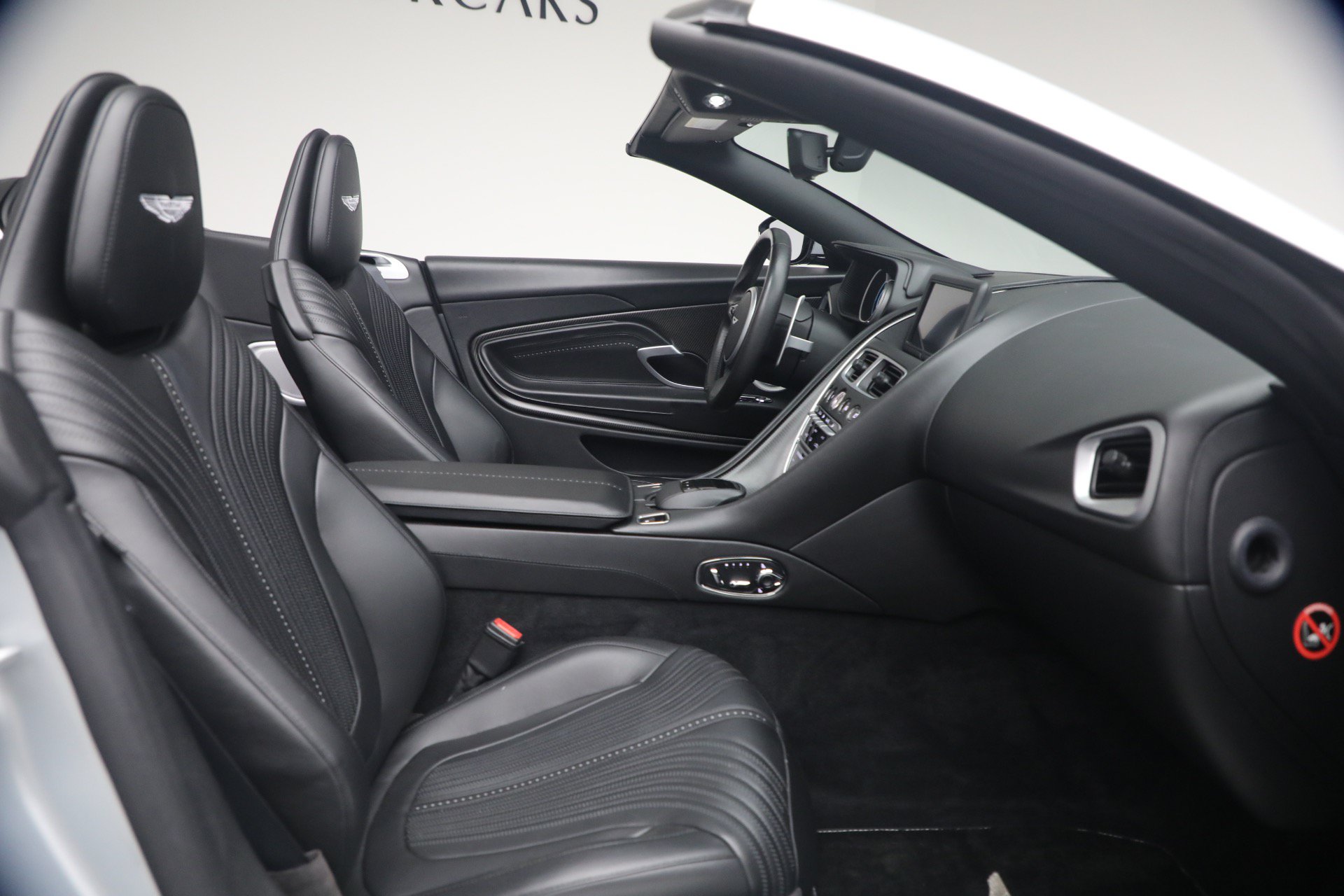 Used 2019 Aston Martin DB11 Volante RWD image 30