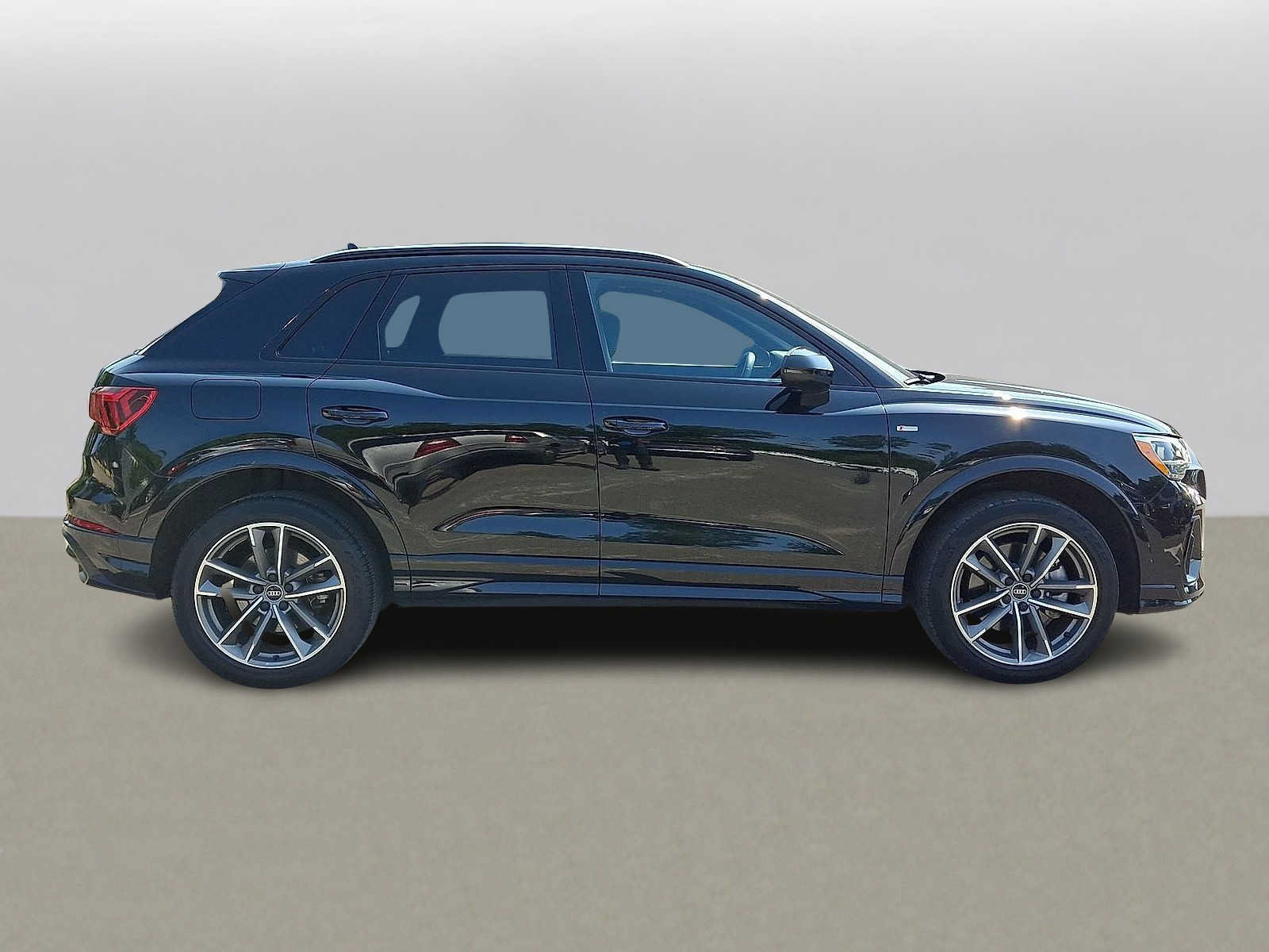 Used 2021 Audi Q3 2.0T Premium w/ Convenience Package AWD/4WD image 32