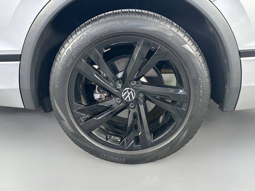 Used 2023 Volkswagen Tiguan SE R-Line image 34