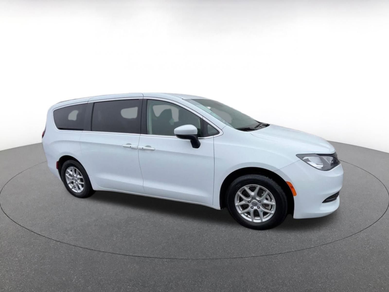 Used 2023 Chrysler Voyager LX image 2