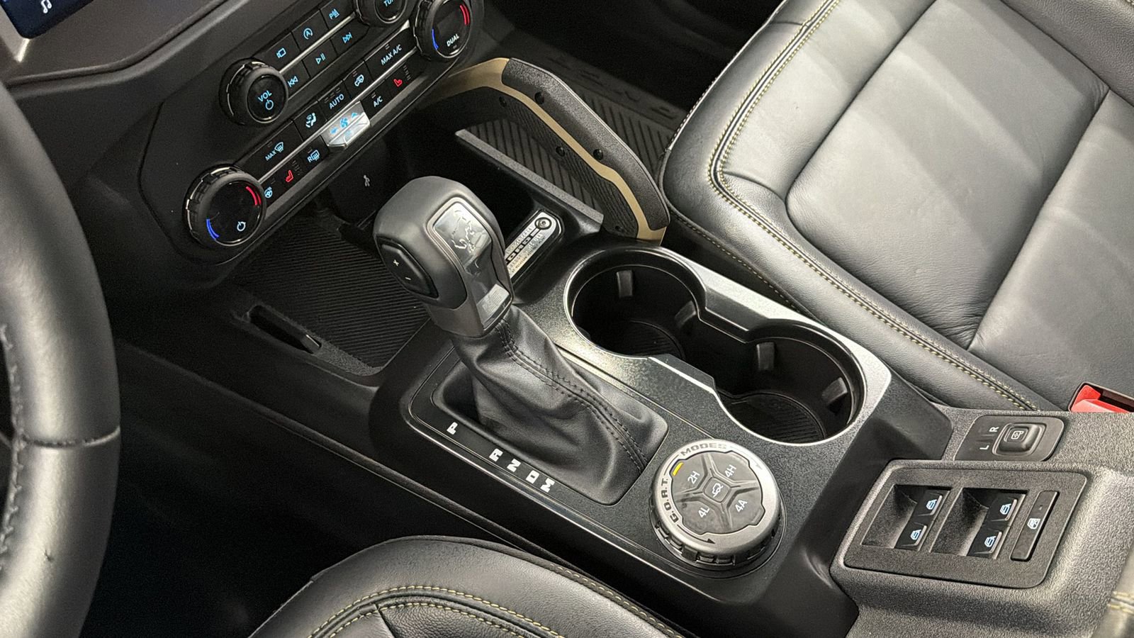 Used 2025 Ford Bronco Badlands w/ Sasquatch Package image 24