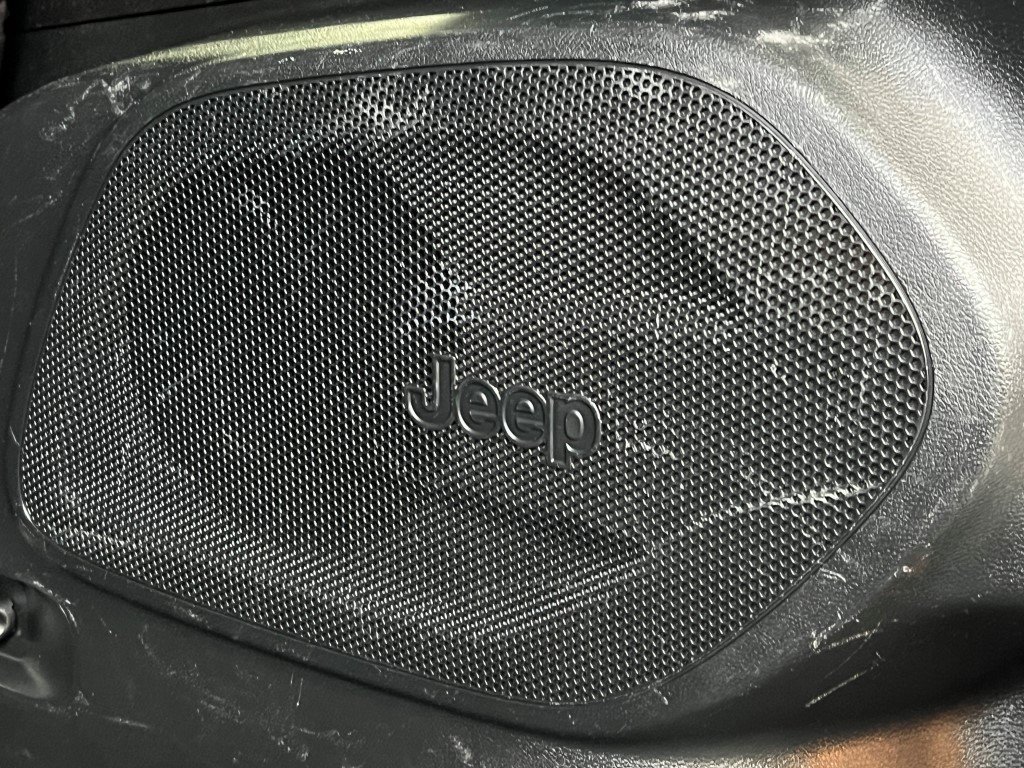 Used 2022 Jeep Cherokee Latitude w/ Sun & Sound Group image 11