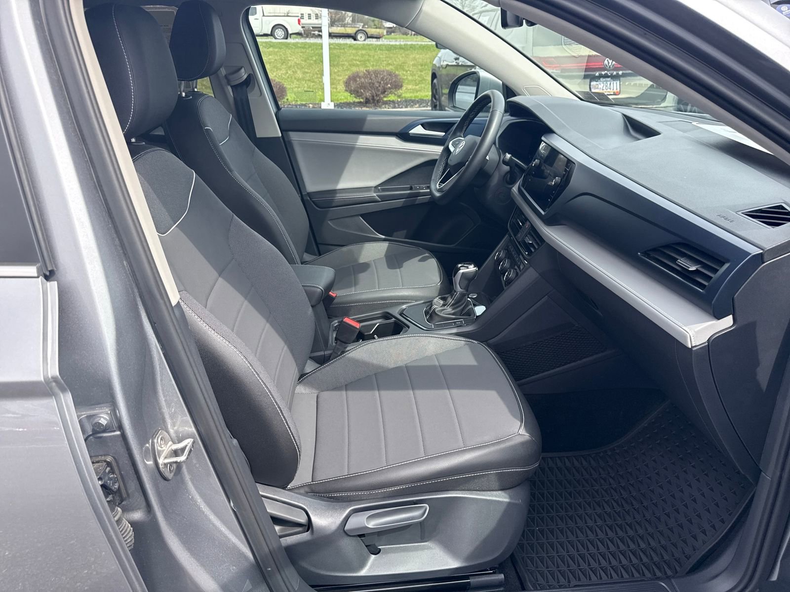 Certified 2024 Volkswagen Taos SE image 32