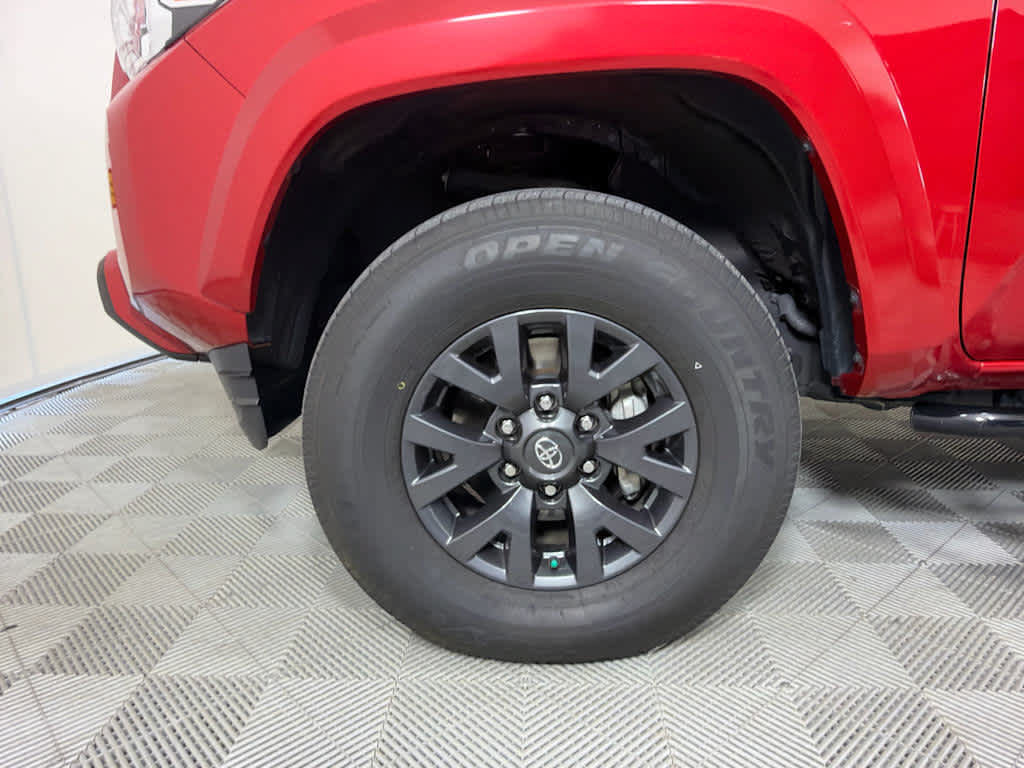 Used 2022 Toyota Tacoma SR5 w/ SR5 Appearance Package (SM) RWD image 9